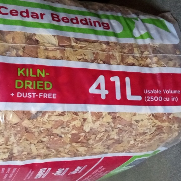 New! PETS PICK Red Cedar Bedding 41 Liters / Odor Control. - Picture 6 of 9